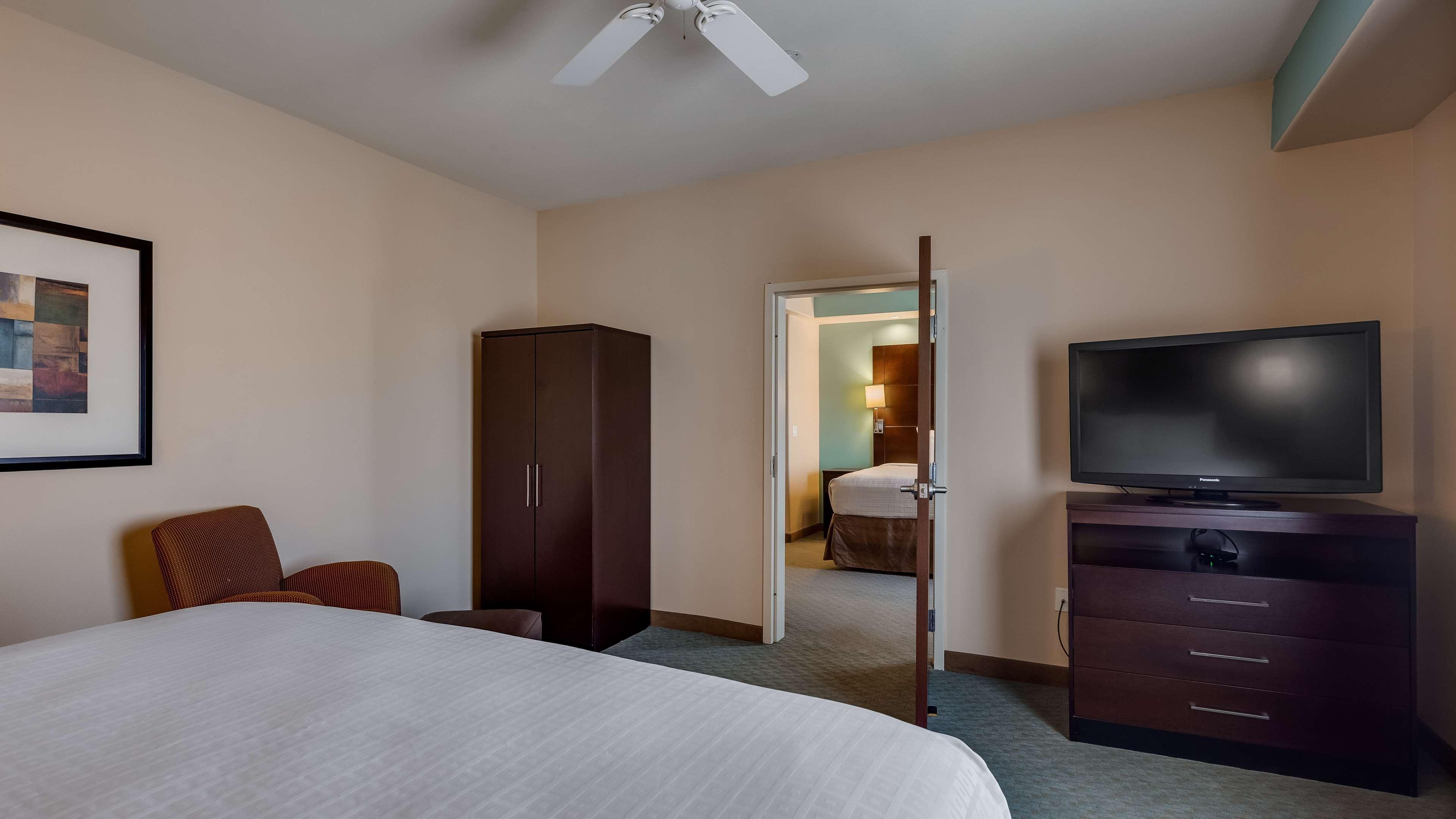 Best Western Plus Midland Suites Ngoại thất bức ảnh