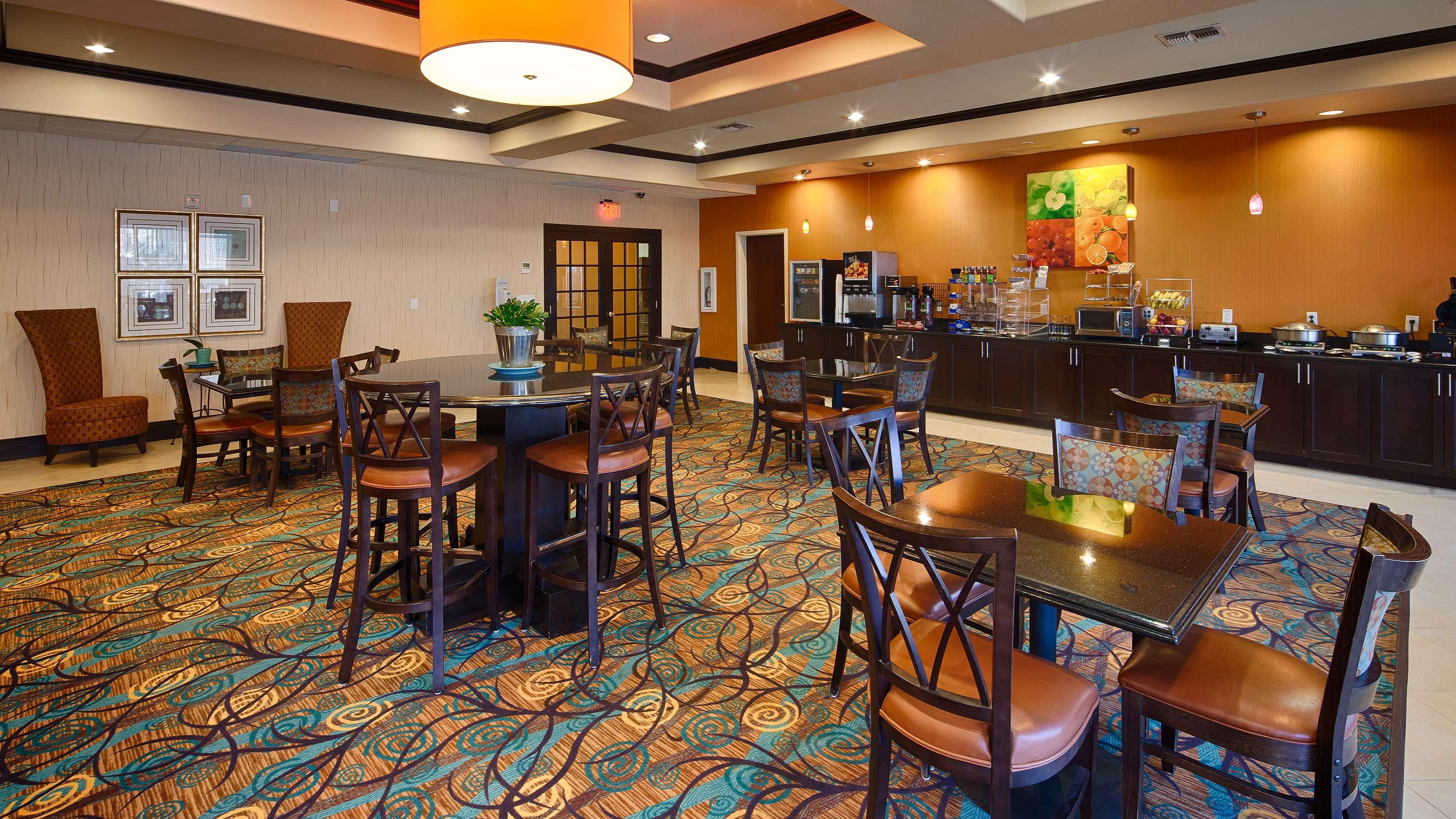 Best Western Plus Midland Suites Ngoại thất bức ảnh