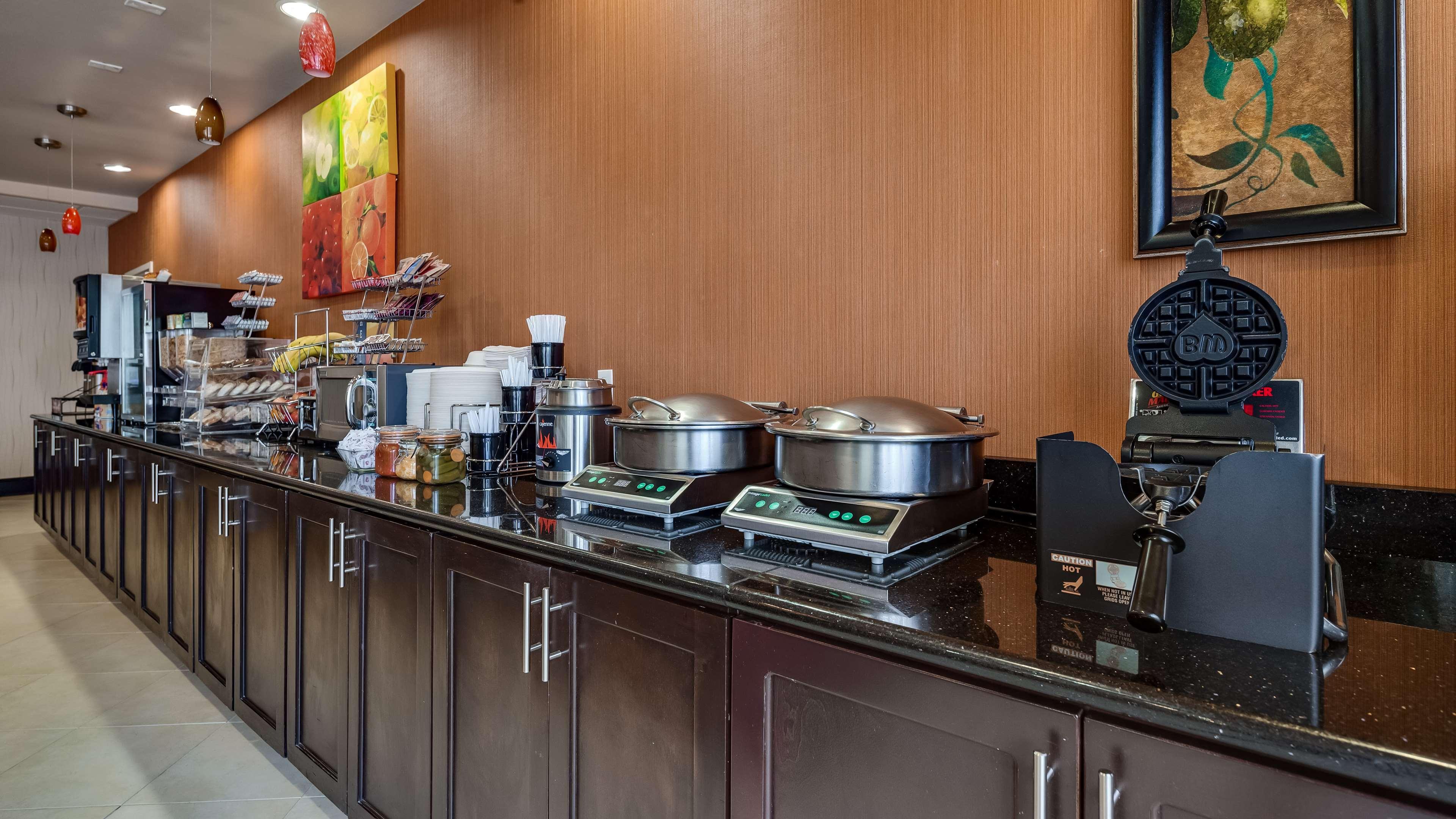 Best Western Plus Midland Suites Ngoại thất bức ảnh